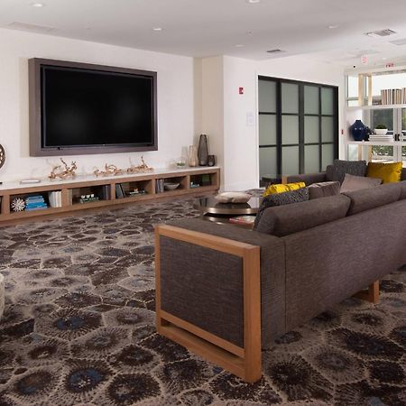 Отель Courtyard Miami Coral Gables Экстерьер фото