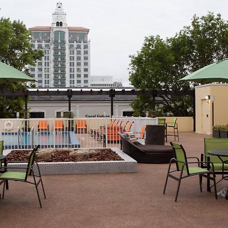 Отель Courtyard Miami Coral Gables Экстерьер фото