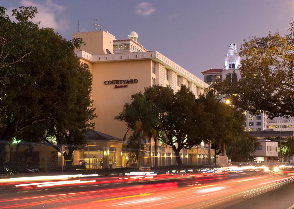 Отель Courtyard Miami Coral Gables Экстерьер фото