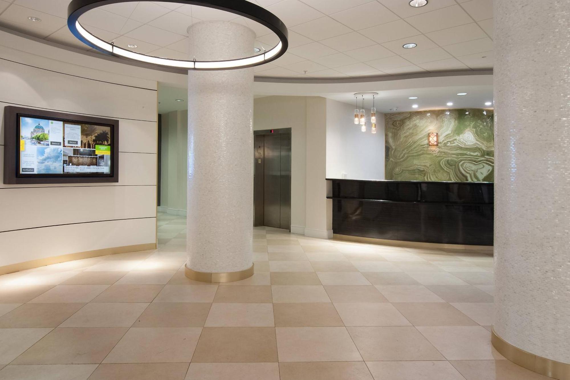 Отель Courtyard Miami Coral Gables Экстерьер фото