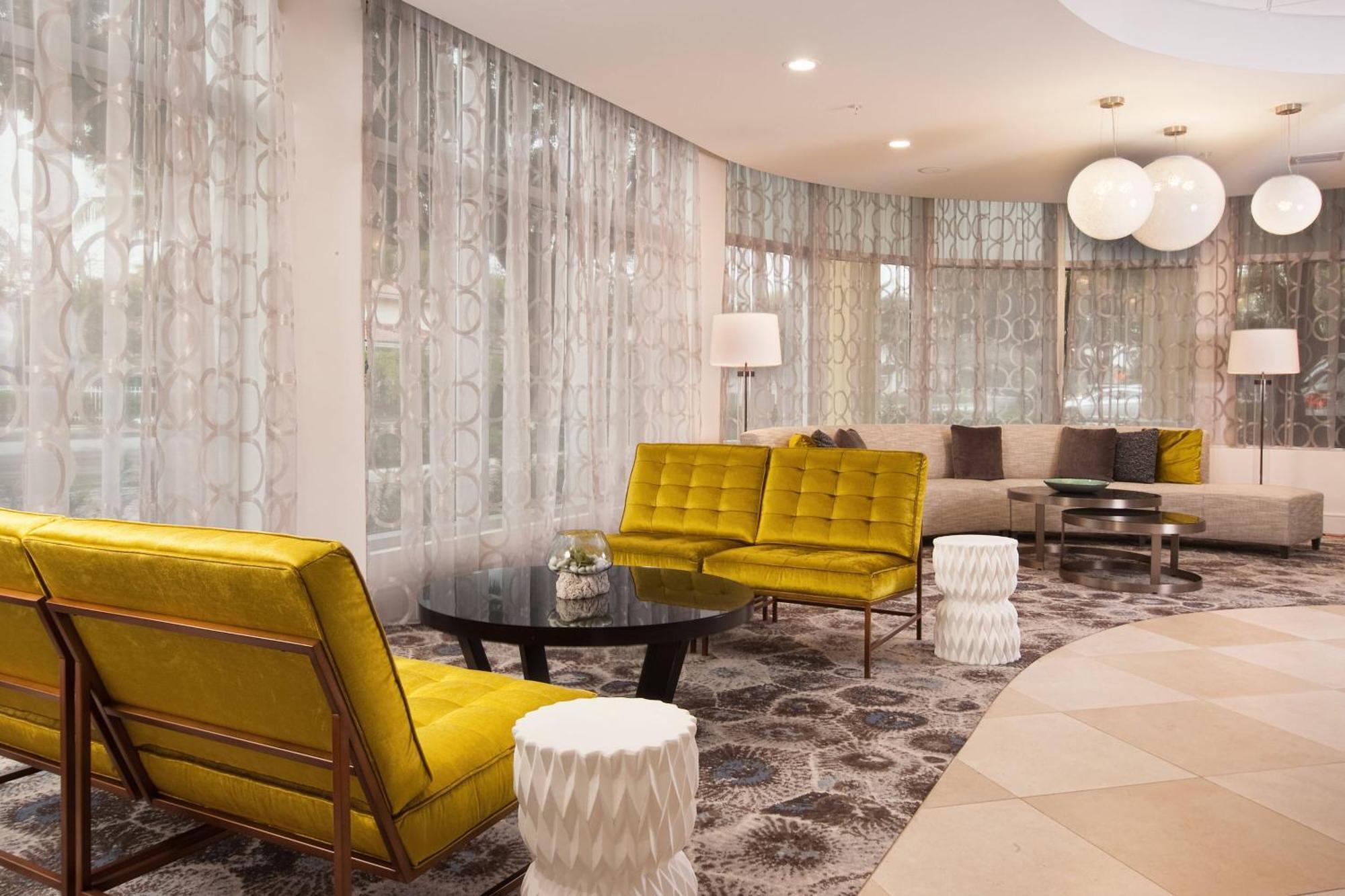 Отель Courtyard Miami Coral Gables Экстерьер фото