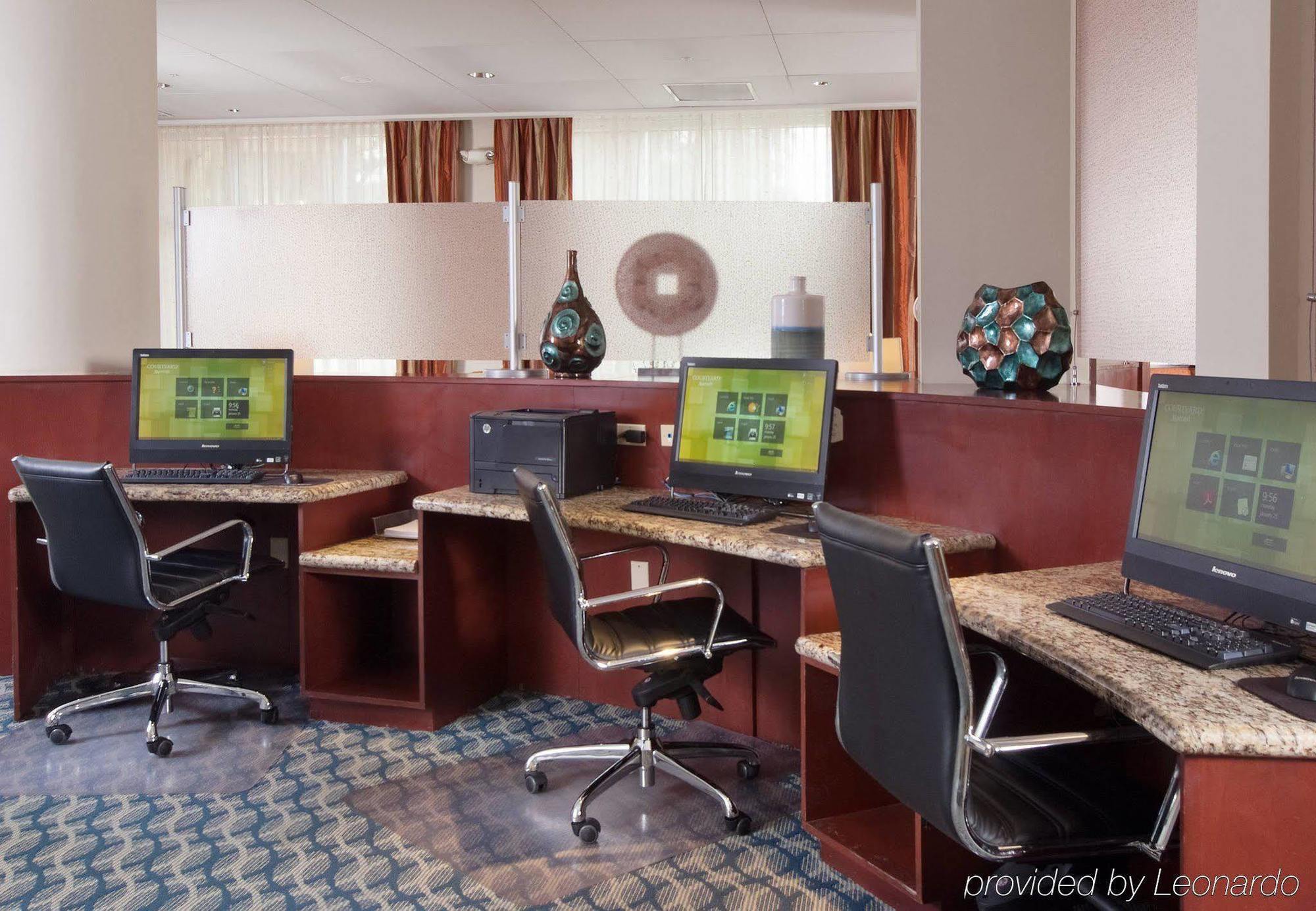 Отель Courtyard Miami Coral Gables Экстерьер фото