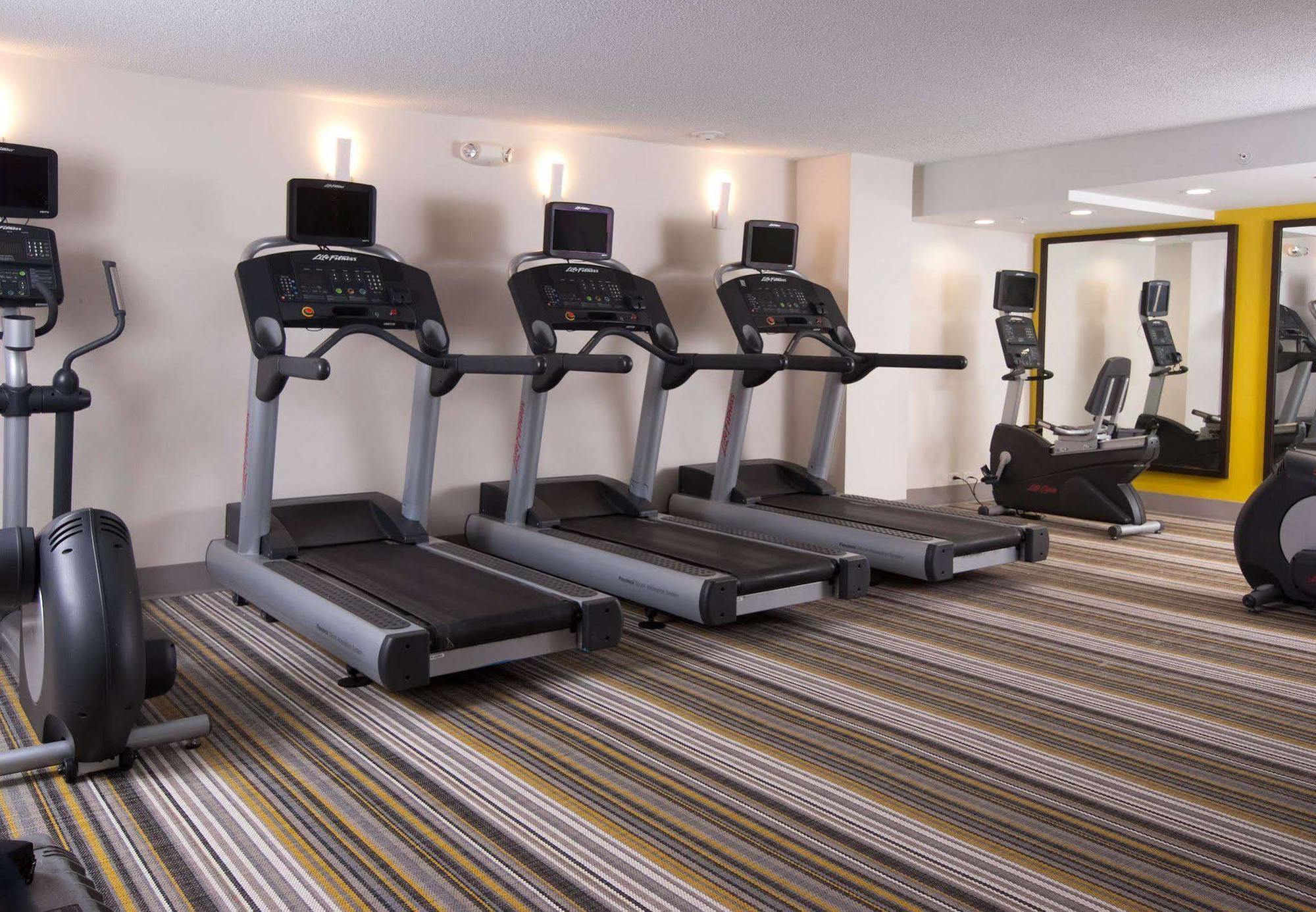 Отель Courtyard Miami Coral Gables Экстерьер фото